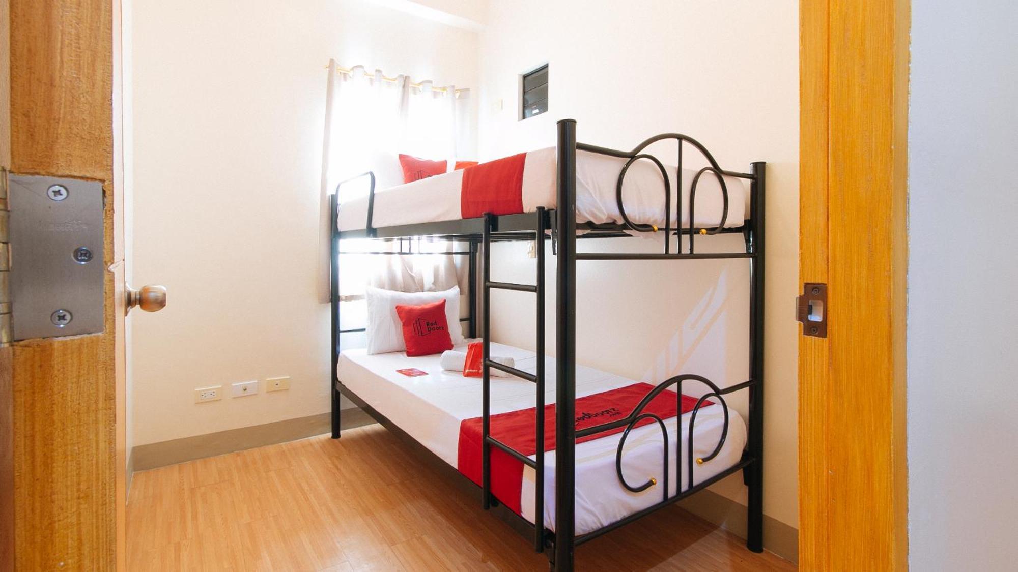 Reddoorz Plus At Alpina Heights Paranaque Paranaque City Exterior foto